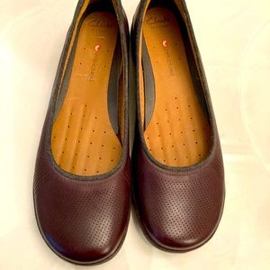 Clarks Womens flats - burgundy leather - 12M - Like New